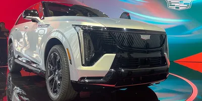 New electric Cadillac Escalade has 750 horsepower, space for your handbag,  and a heck of a price tag | CNN Business