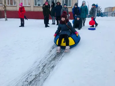 Веселое катание с горки в Магадане