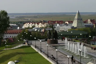 В центре Ханты-Мансийска завершили стройку ледового городка | Общество |  Окружная телерадиокомпания Югра