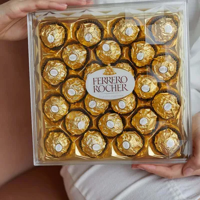 Набор конфет в прозрачной упаковке - Ferrero Rocher за 1 990 руб. |  Бесплатная доставка цветов по Москве