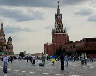 Картина Картина маслом \"Прогулки по Красной площади. Вид на Исторический  музей и Казанский собор\" 60x90 JR220308 купить в Москве