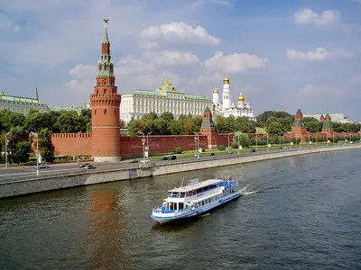 МОСКВА - JULY 04: Панорама Московского Кремля И Исторического Центра Города  04 Июля 2013 Года, Москва, Россия. Московский Кремль Является Популярным  Туристическим Достопримечательностью И Объектом Всемирного Наследия ЮНЕСКО  Фотография, картинки ...