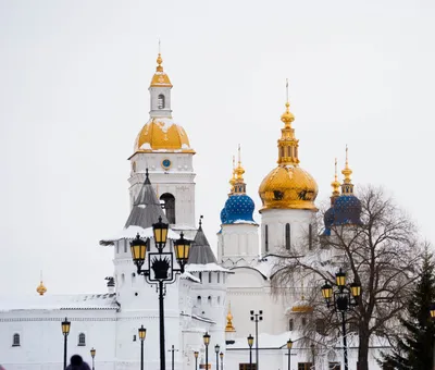 Музеи Московского Кремля: история основания, экспозиции, соборы на  территории Кремля.