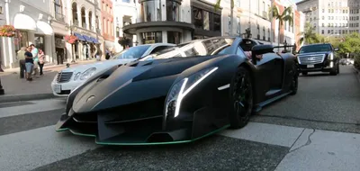 Lamborghini Veneno Roadster - The Collectors Circle