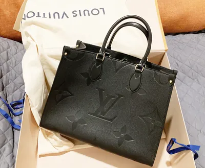 This 93-year-old Louis Vuitton bag is making a Speedy climb to It-bag  status | Vogue France