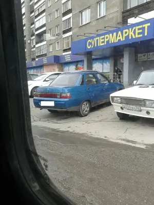 В Ростове-на-Дону затопило десятки Lada Vesta