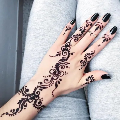 cool Рисунки мехенди на руке (Фото 2018) — Легкие и очаровательные эскизы |  Henna tattoo designs, Wrist henna, Henna designs hand