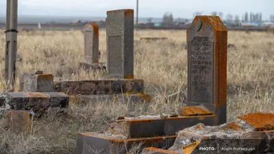 Перепутали могилы: на кладбище в Южно-Сахалинске установили памятник не  тому - Новости Сахалинской области - astv.ru