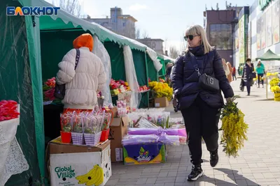 Красивый рисунок Маме на 8 Марта сердце в руках. Что нарисовать на 8 Марта.  Рисунки для срисовки. - YouTube