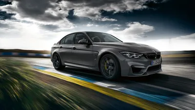 Обои на рабочий стол Автомобиль BMW M5 SC серого цвета стоит на фоне  осеннего леса и опавшей листвы, обои для рабочего стола, скачать обои, обои  бесплатно