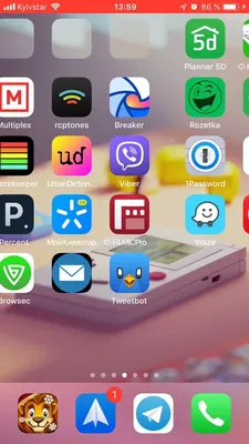 Apple Iphone 6 Достижимости С И Рабочий Стол Изолирован — стоковые  фотографии и другие картинки Brand Name Online Messaging Platform - iStock