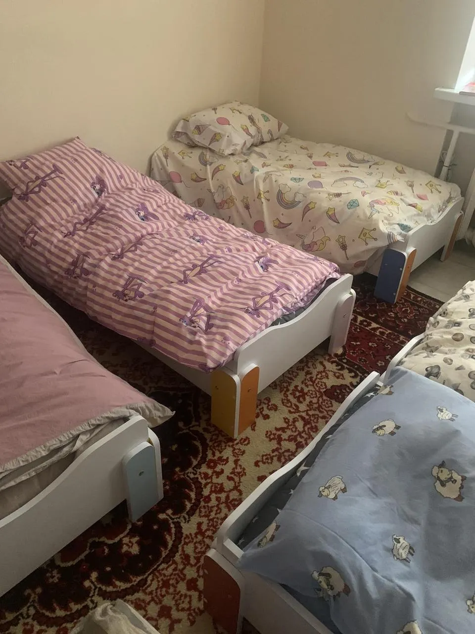 Детская Мебель И Игрушки В Детском Саду Детский Сад Класса С Зелеными Стульями И Небольшими Столами Школа Kindergarden Детский Сад Столовая — стоковые фотографии и другие картинки Азербайджан - iStock Детская Мебель И Игрушки В Детском Саду Детский Сад Класса С Зелеными Стульями И Небольшими Столами Школа Kindergarden Детский Сад Столовая — стоковые фотографии и другие картинки Азербайджан - iStock