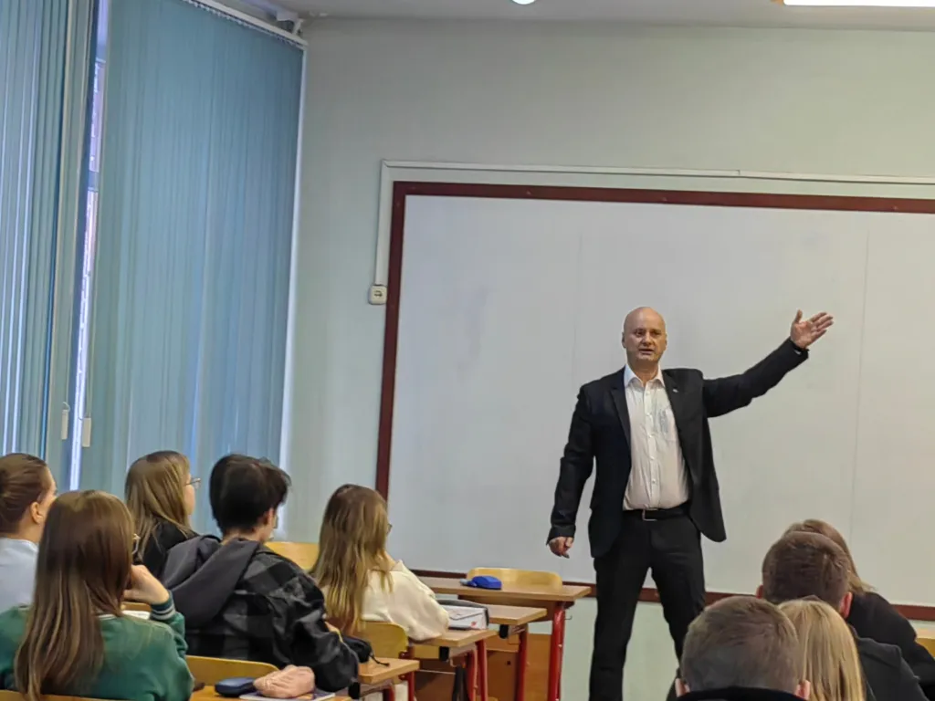 конкурсы рисунков на тему «Молодежь и выборы» и конкурс сочинений «Молодежь выбирает». конкурсы рисунков на тему «Молодежь и выборы» и конкурс сочинений «Молодежь выбирает».