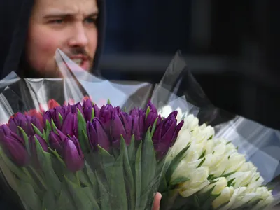Продажа цветов накануне 8 марта | РИА Новости Медиабанк