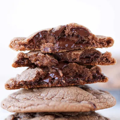 Nutella Stuffed Chocolate Chip Cookies – Sugar Geek Show