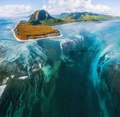 Водные тайны: 10 необычных явлений в океане