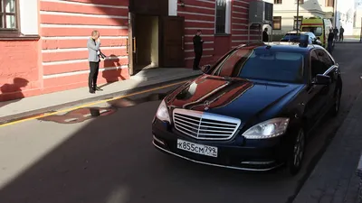 Власти прощаются с Toyota и Mercedes: госзакупки в этом году упали в 8 раз,  зато выросли