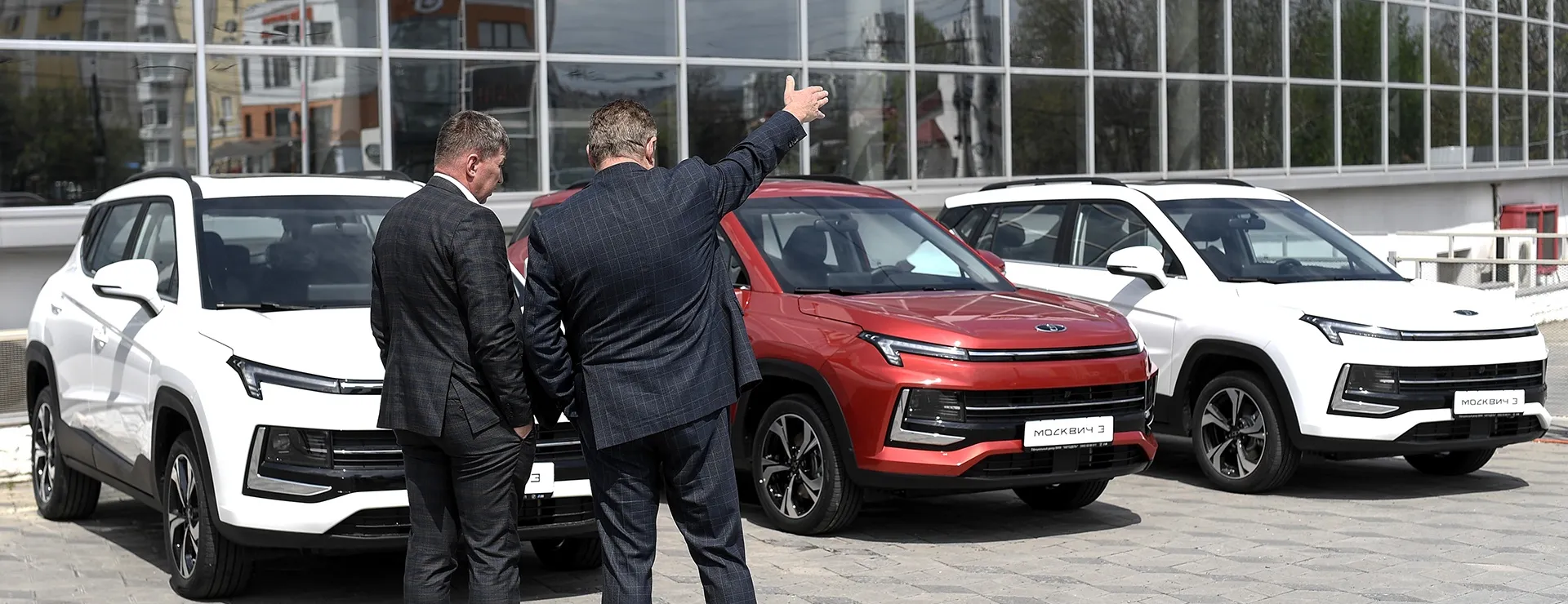 Госслужащим представили список отечественных автомобилей для служебного использования - Российская газета Госслужащим представили список отечественных автомобилей для служебного использования - Российская газета
