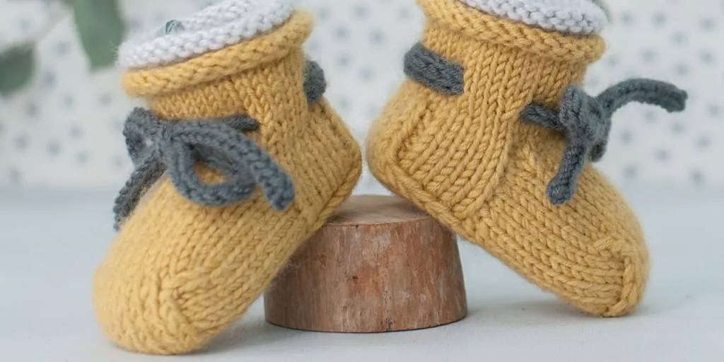 Вязаные спицами пинетки 'Tom' stay-on baby bootie - Вяжи.ру Вязаные спицами пинетки 'Tom' stay-on baby bootie - Вяжи.ру