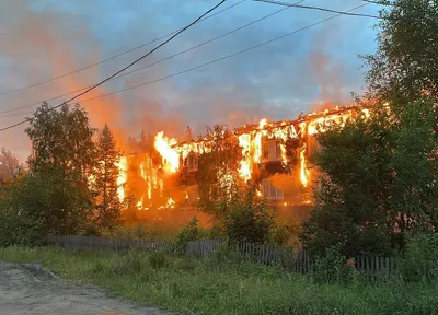 В Чите пожар уничтожил стоянку с 30 автомобилями - РИА Новости, 24.12.2023