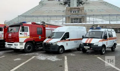 В Бишкеке прошла церемония передачи МЧС российских пожарных машин. Фото