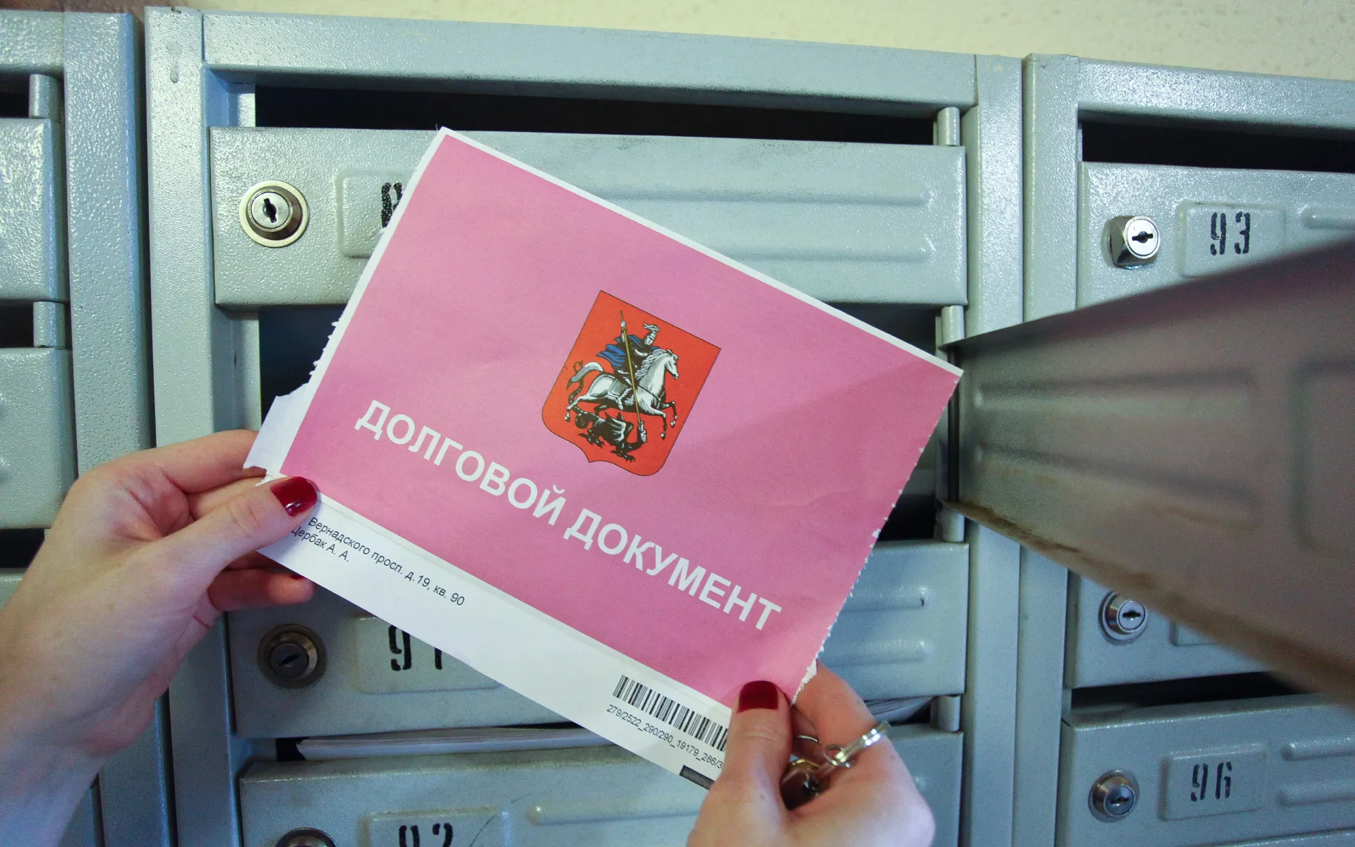 Загоняющий в долги (Полютин Алексей). ISBN: 978-5-4491-1360-3 ➠ купите эту книгу с доставкой в интернет-магазине «Буквоед» - 13562342 Загоняющий в долги (Полютин Алексей). ISBN: 978-5-4491-1360-3 ➠ купите эту книгу с доставкой в интернет-магазине «Буквоед» - 13562342