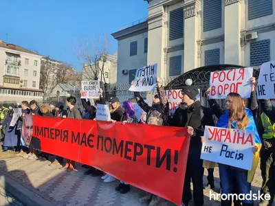 В Тбилиси проходит акция протеста против закона об «иноагентах». Полиция  разгоняет демонстрантов слезоточивым газом и водометом