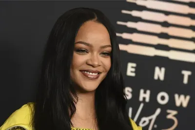 Rihanna Praises Beyonce, Says She Could 'Destroy The Self-Esteem Of An  Entire Nation' | IBTimes