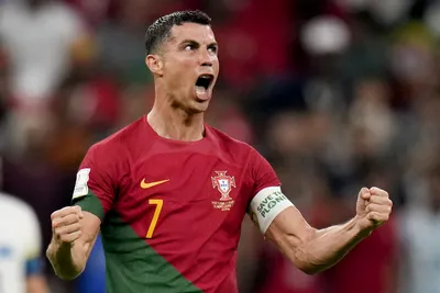 Ronaldo's $105 Million Year Tops Messi And Crowns Him Soccer's First  Billion-Dollar Man