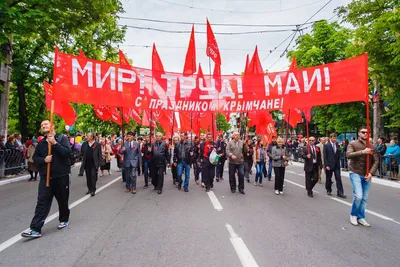 Публикация VK. Открытка к празднику 1 мая праздник весны и труда.  Минималистичный пост красного цвета вконтакте для праздника | Flyvi