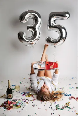 Birthday woman 35 Photoshoot | 21st birthday photoshoot, Cute birthday  pictures, Birthday photoshoot