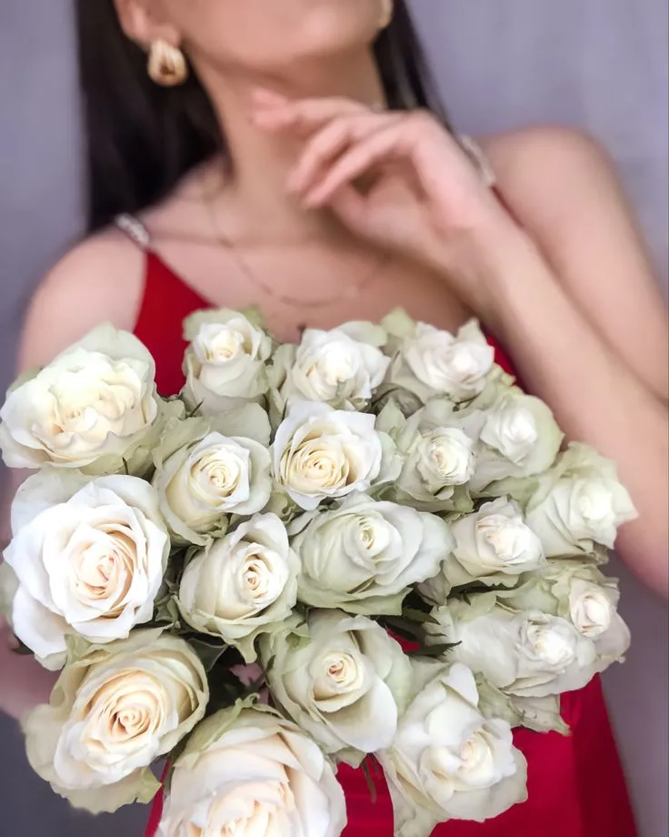 Девушка с белыми розами | One shoulder wedding dress, Wedding, Rose Девушка с белыми розами | One shoulder wedding dress, Wedding, Rose