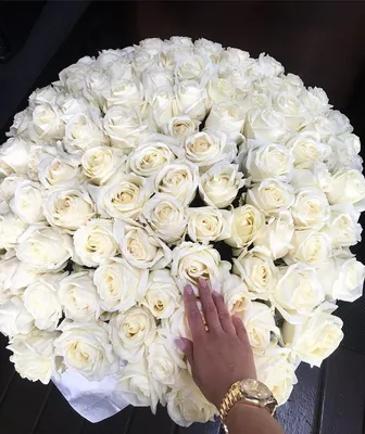 Корзина с белыми розами и гипсофилой за 12749р. Позиция № 3326