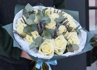Большая коробка с белыми розами 71 шт - купить с доставкой от ElitBuket