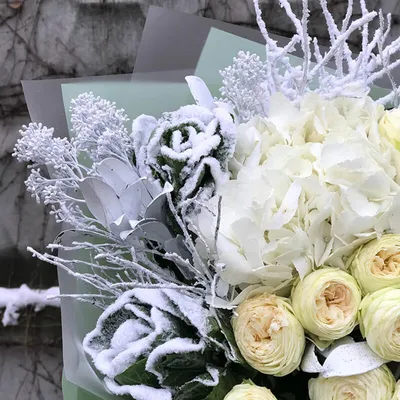 Букет из сухоцветов с белыми розами, артикул: 609631, с доставкой в город  Эссен