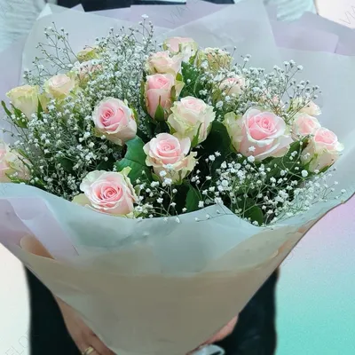 Коробка с красными и белыми розами за 10790 ₽ с доставкой по Москве