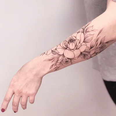 КОТ TATTOO STUDIO | Тату на руке для парня - человек с надписью. Красивая и  стильная татуировка в графике от мастера Kot Tattoo Studio | Дзен