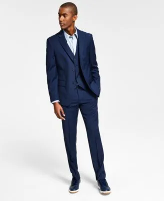 Tommy Hilfiger Invites You Into the Tommy Factory for Fall 2022 - Fashionista Tommy Hilfiger Invites You Into the Tommy Factory for Fall 2022 - Fashionista