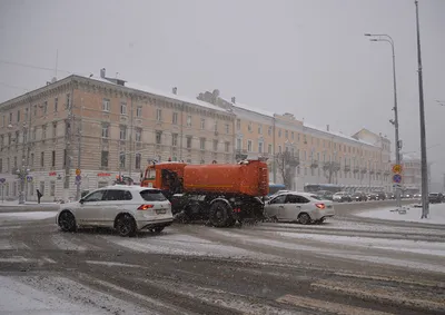 В Твери на площади Мира установили памятник полицейскому - ТИА