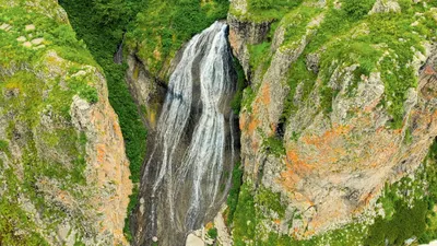 водопад в густом лесу, долина, вода, камень фон картинки и Фото для  бесплатной загрузки