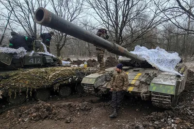 Когда нам даст приказ товарищ Сталин». Танки Победы замерли на постаментах  в Донбассе - Репортажи - ДАН