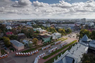 Кот-купец, роковой кирпич и дверь в никуда. Чем удивляет Вологда летом |  Ассоциация Туроператоров