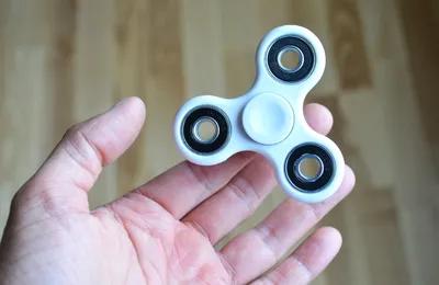 Спиннер Fidget Spinner зеленый - купить с доставкой по выгодным ценам в  интернет-магазине OZON (261600672)