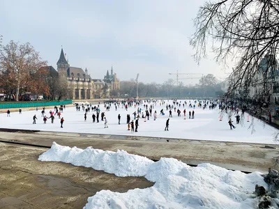 В Твери продолжают открываться катки