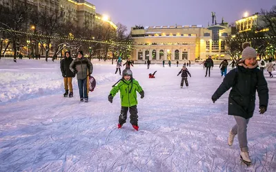 Впервые в Москва-Сити открыли бесплатный каток, прямо посреди башен! | Kari  Travel | Дзен