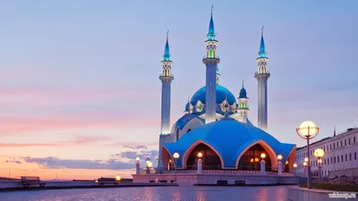 Kazanskaya mechet' Kul-Sharif. Odna iz samykh bol'shikh mechetey v  strane..Kazan mosque of Kul-Sharif. One of the largest mosques in the  country. Stock Photo | Adobe Stock