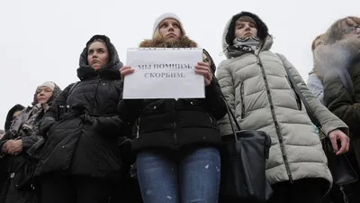 В Кемерове начались похороны погибших при пожаре в \"Зимней вишне\" -  Российская газета