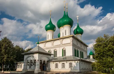 Самые красивые храмы Ярославля: от старинного узорочья до петровского  барокко | Индустриальный турист | Дзен