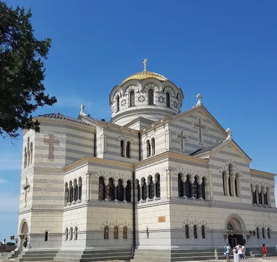 Братское кладбище и Свято-Никольский храм в Севастополе, фотографии