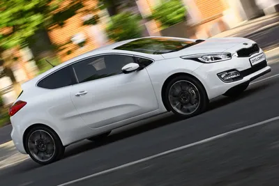Купить б/у Kia Ceed II 1.6 AT (129 л.с.) бензин автомат в Москве: белый Киа  Сид II хэтчбек 3-дверный 2014 года на Авто.ру ID 1077248271